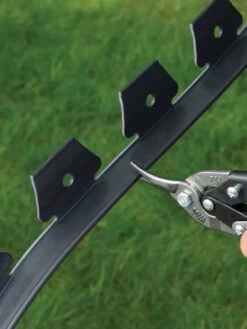 EasyFlex™ No Dig Edging, 50' 8 EasyFlex™ No Dig Edging, 50' -Outdoor Garden Supply Store 8592452 002V 3 4