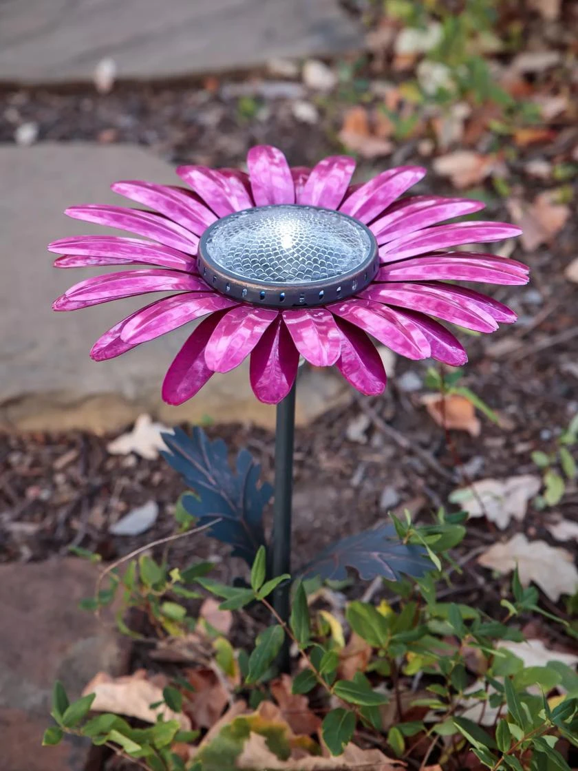 Desert Steel Daisy Solar Light 2 Desert Steel Daisy Solar Light - Image 2