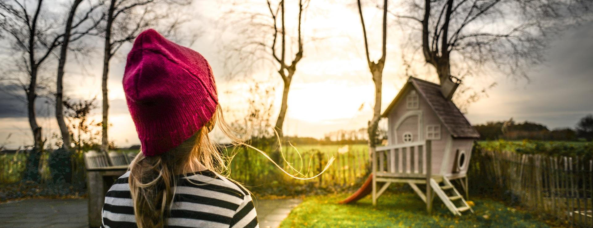 Outdoor Garden Supply Store -Outdoor Garden Supply Store girl 1863906 1920